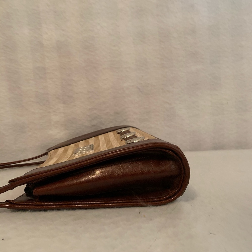 A purse - Picture 6 of 6